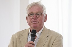 Hans-Jürgen Meyer, langjähriger Freund und Wegbegleiter der Familie Schulte Wien, sprach als Ehrengast