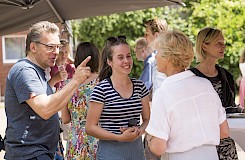 Beim Austausch von Erinnerungen wurde viel gelacht